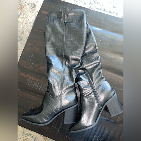 Journee Collection Shoes - Journee Collection Black Textured Heeled Boots